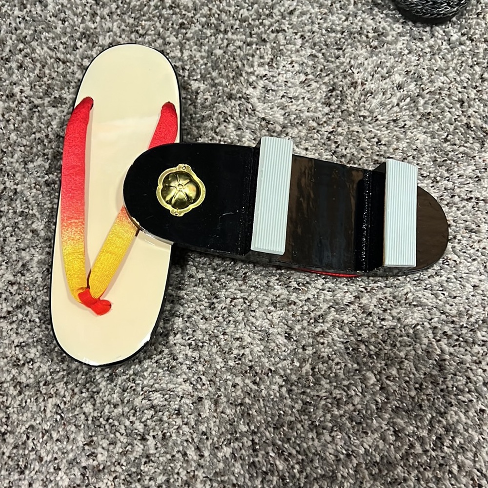 Japanese Wooden shoes - Picture 2 of 5